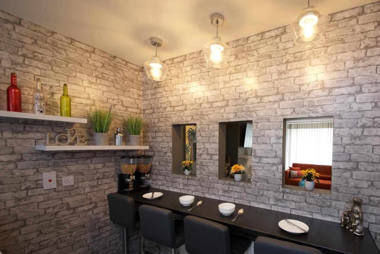 Gorgeous Manchester Home With Garden & Parking エクステリア 写真