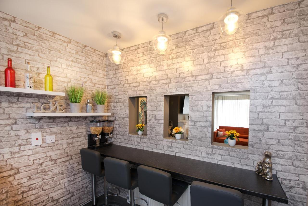 Gorgeous Manchester Home With Garden & Parking エクステリア 写真
